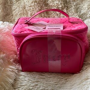 🆕Juicy Couture Travel Cosmetic Bag, hot pink velour🍒